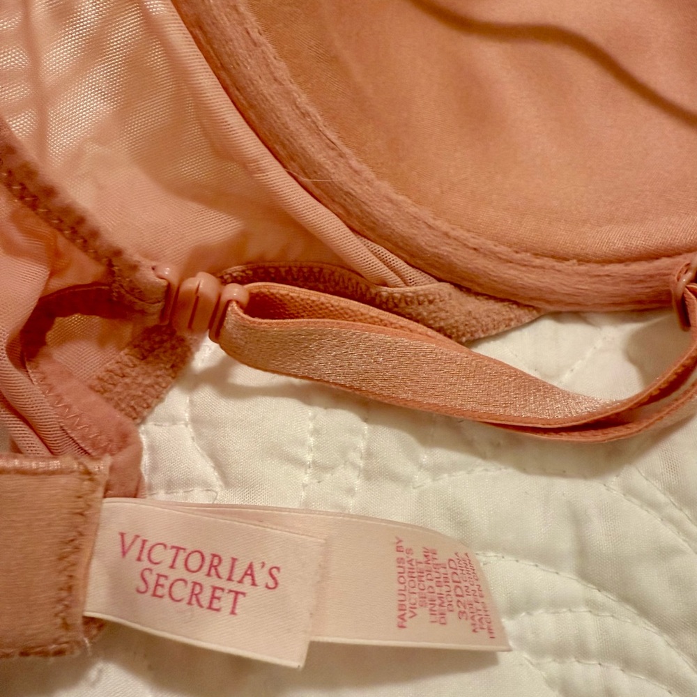 Victoria's Secret Fabulous Lined Demi Bra in Coral - Picture 5 of 9
